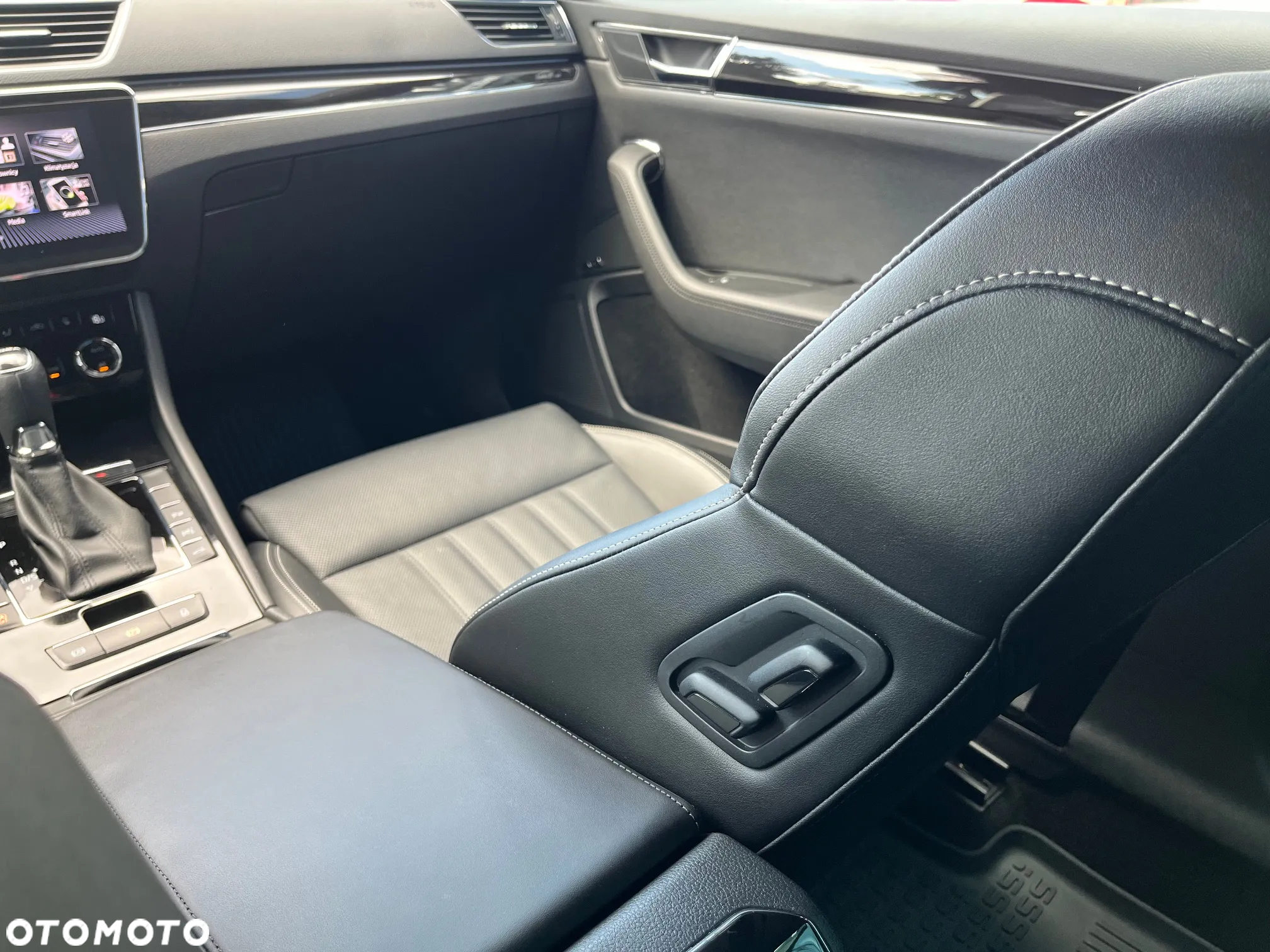 Skoda Superb 2.0 TDI SCR 4x4 L&K DSG - 16