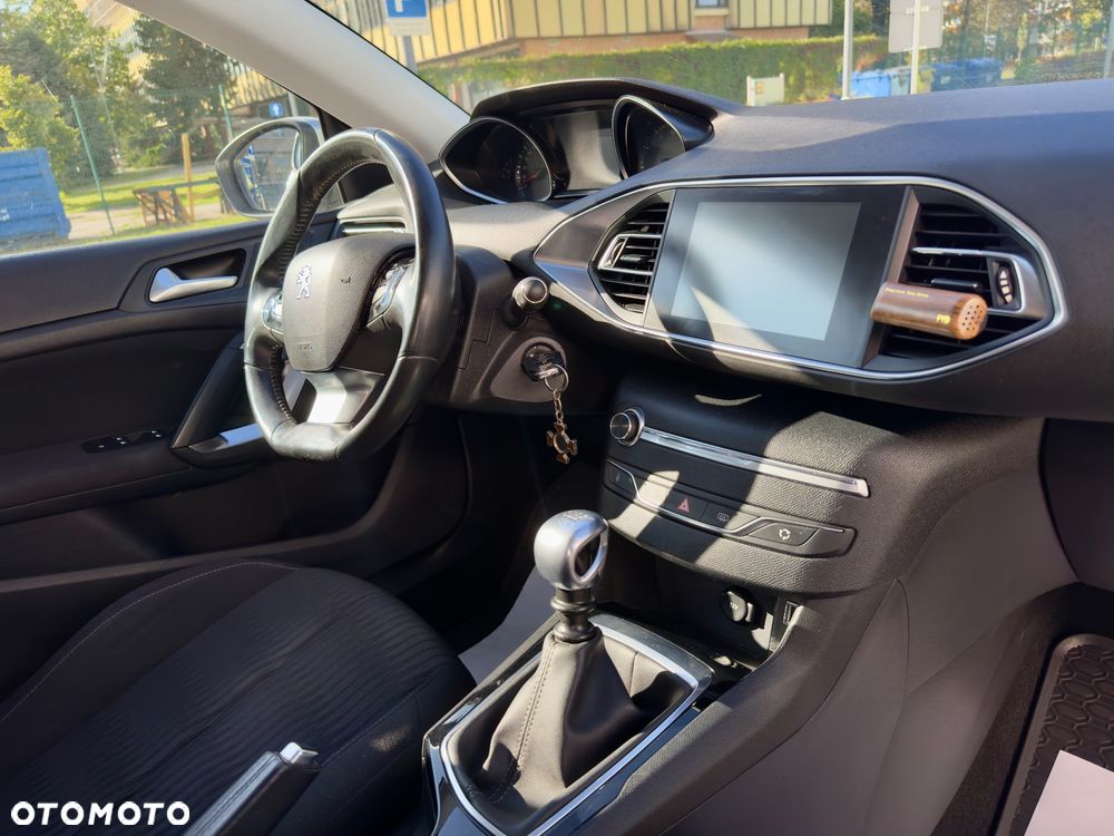 Peugeot 308 125 THP Active - 17