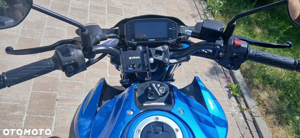 Suzuki GSX - 6