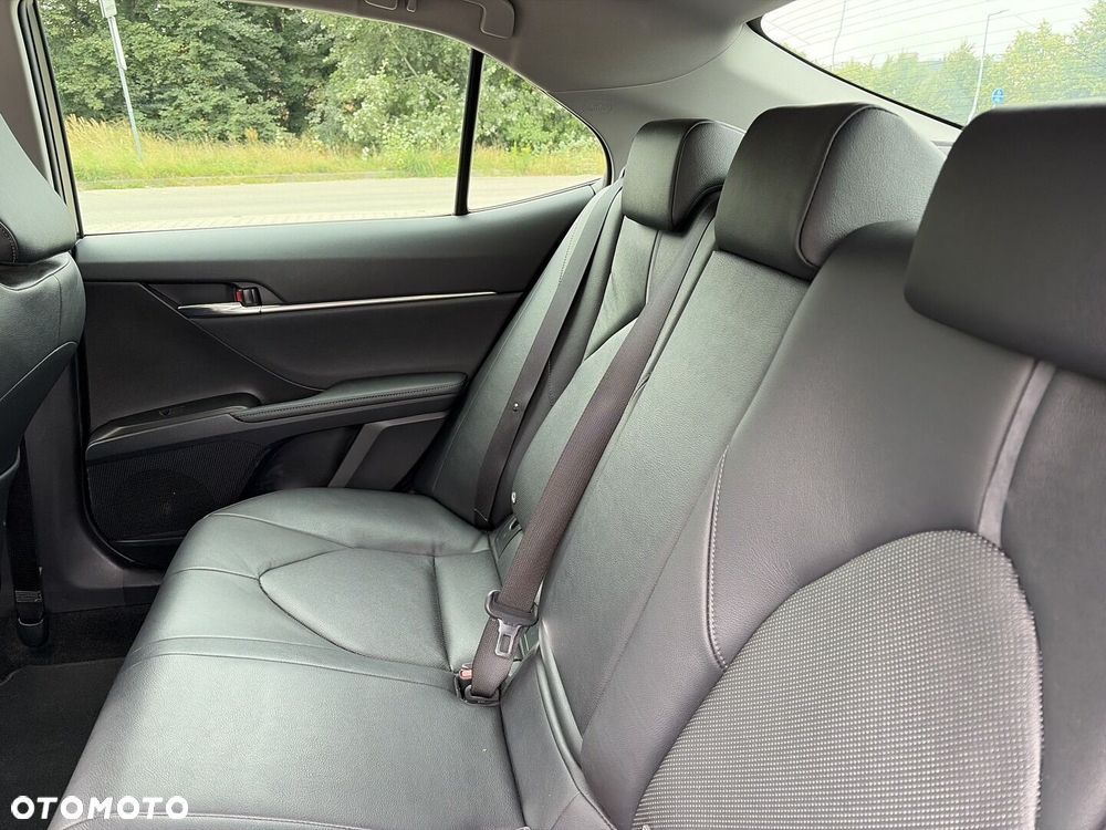 Toyota Camry 2.5 Hybrid Executive CVT - 17