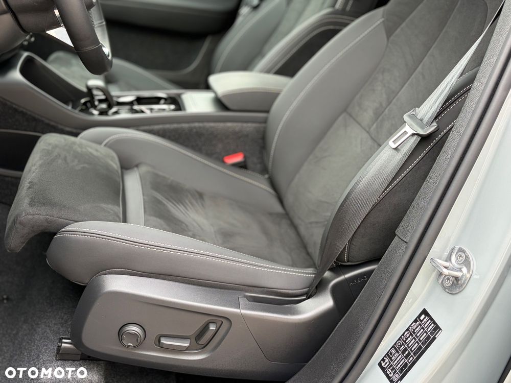 Volvo XC 40 B3 B DKG Ultra Black Edition - 14