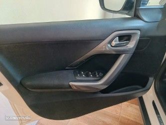 Peugeot 2008 1.2 PureTech Style - 15