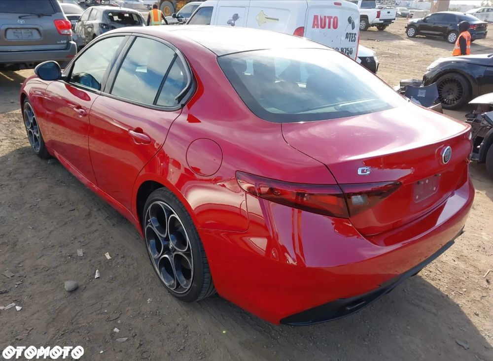 Alfa Romeo Giulia 2.0 Turbo 16V AT8 Veloce Ti - 3