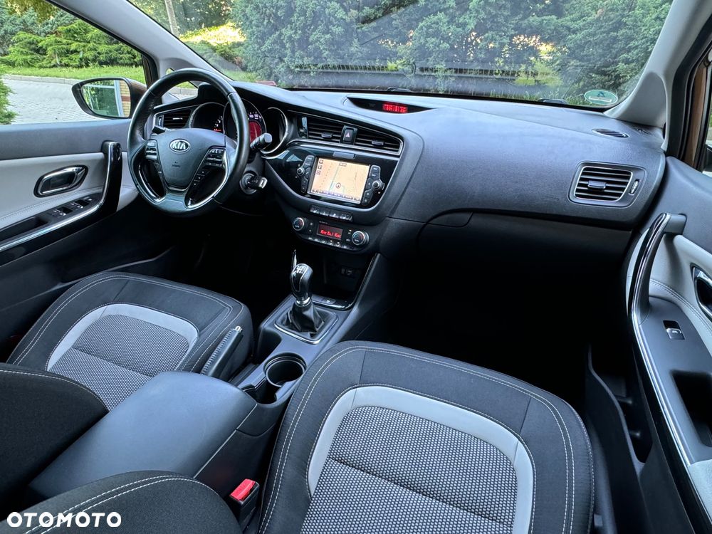 Kia Ceed 1.6 CRDi 136 ISG Dream-Team Edition - 23