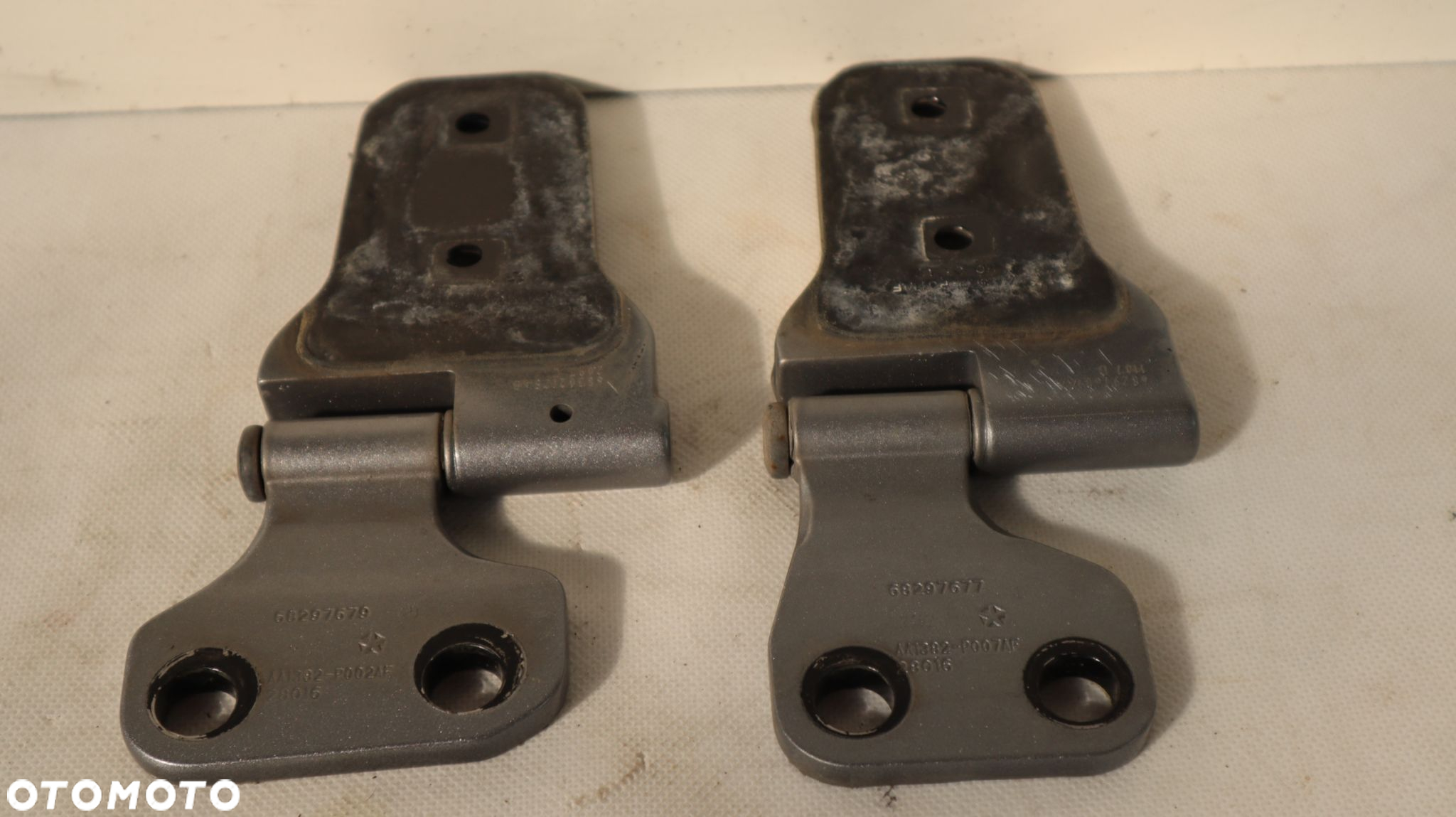 JEEP WRANGLER JL 18- ZAWIASY DRZWI LEWYCH PRZÓD 68297677, 68297679 - 2