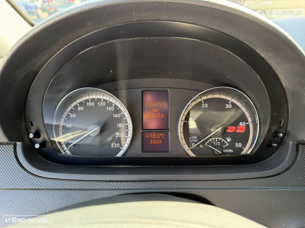 Mercedes-Benz Vito 5 LUGARES - 33
