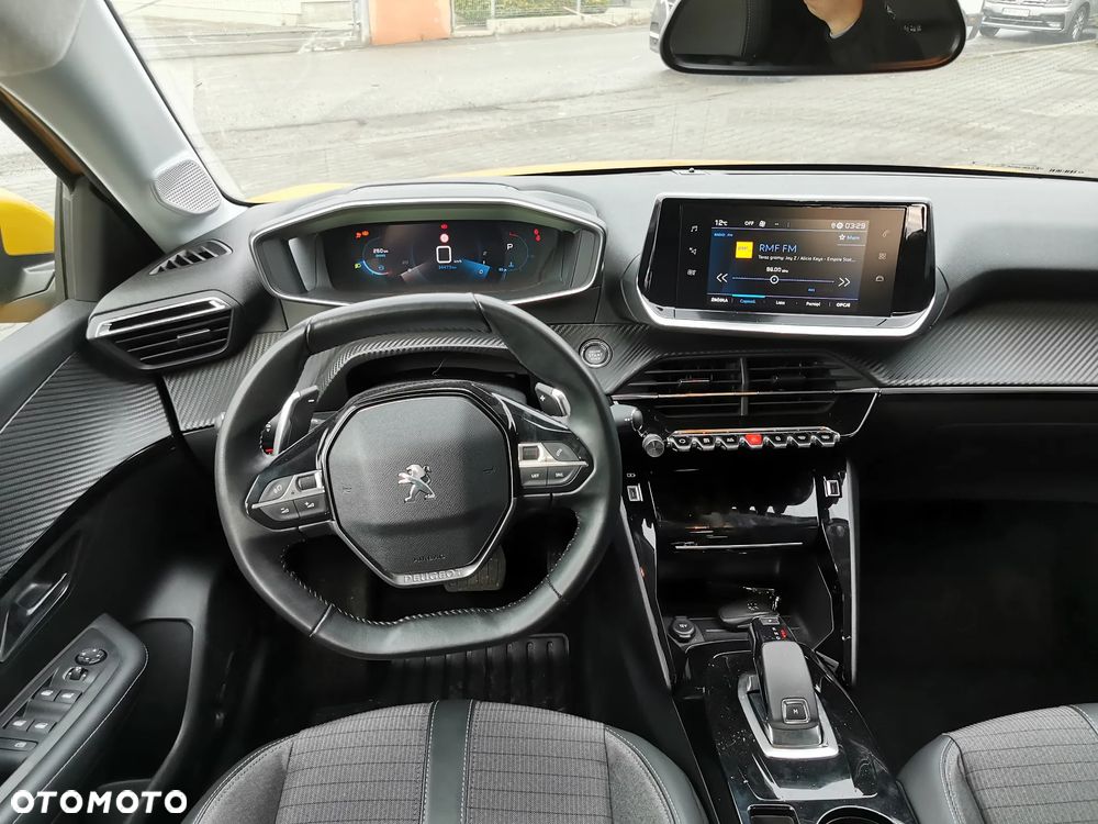 Peugeot 208 PureTech 100 EAT8 Allure - 32