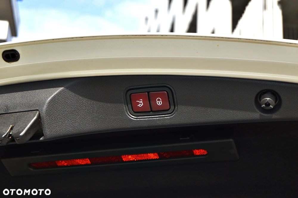 Mercedes-Benz Klasa E 220 d 4-Matic 9G-TRONIC - 31