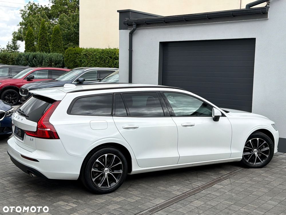 Volvo V60 B3 B DKG Momentum - 26