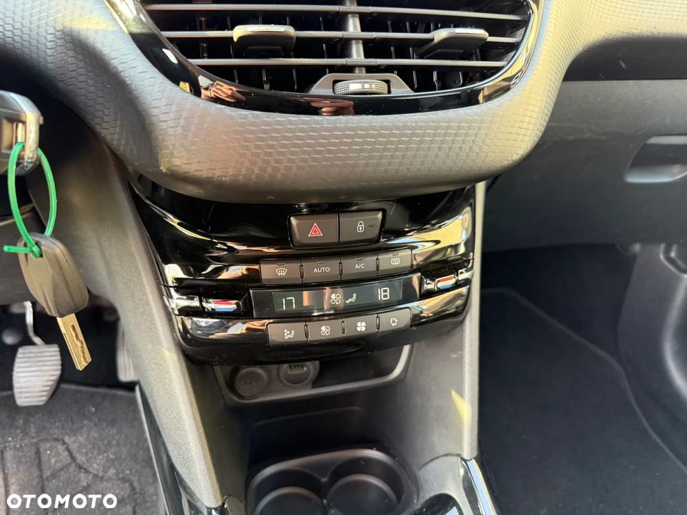 Peugeot 2008 PureTech 130 Allure - 18