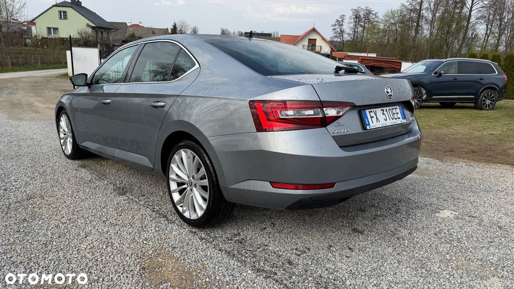Skoda Superb 2.0 TDI DSG Ambition - 10