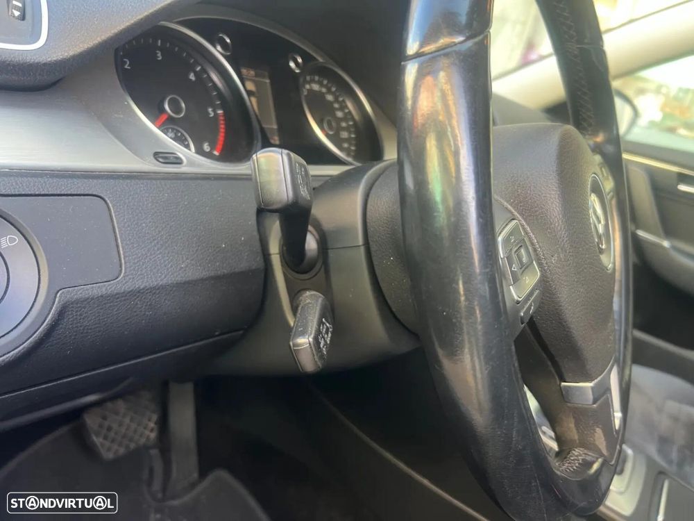 VW Passat Variant 2.0 Blue TDI DSG SCR Highline - 32