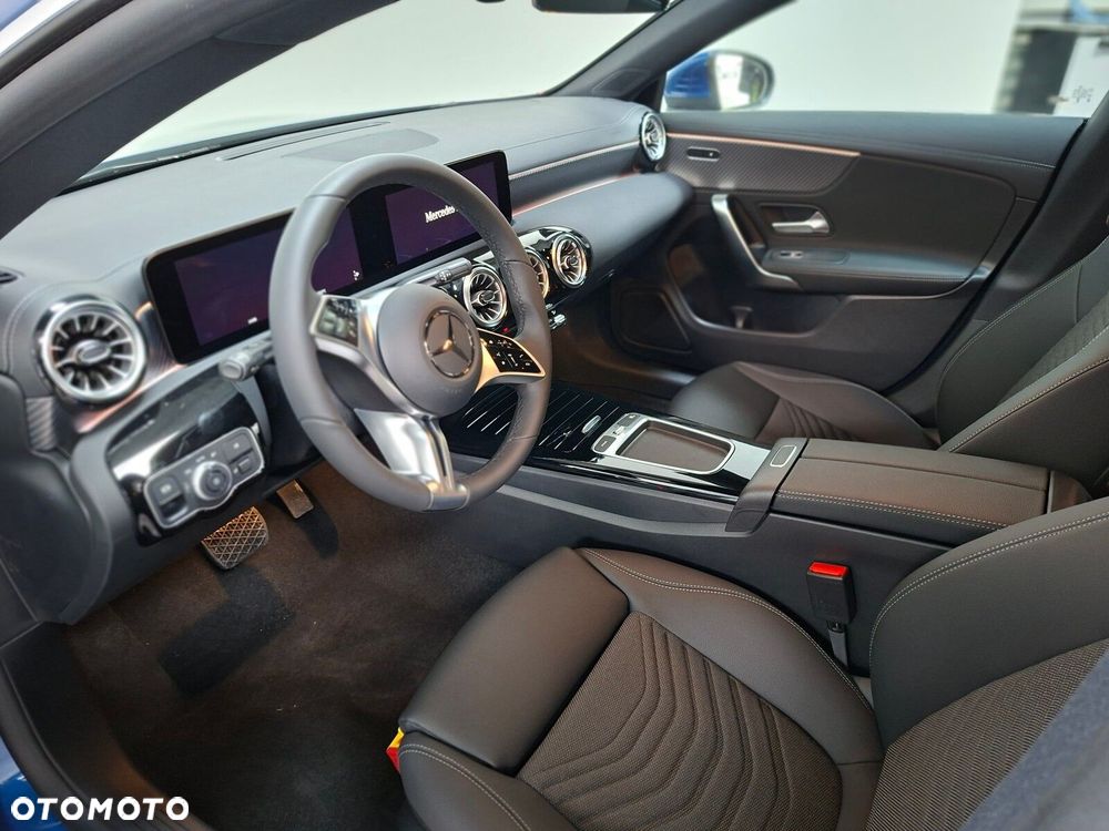 Mercedes-Benz CLA - 12