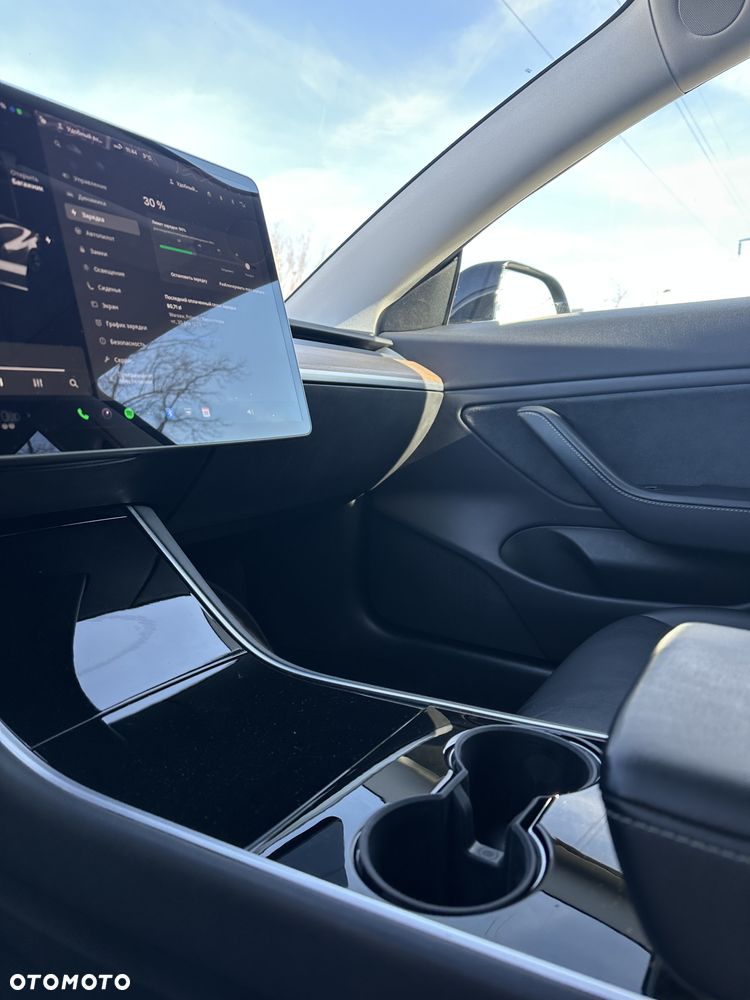 Tesla Model 3 - 4