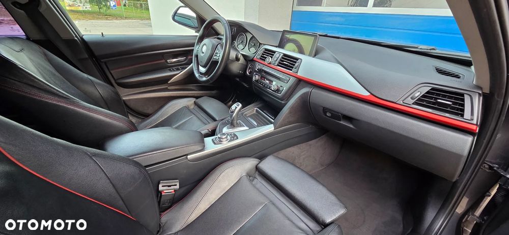 BMW Seria 3 ver-320d-xdrive-sport-line - 17