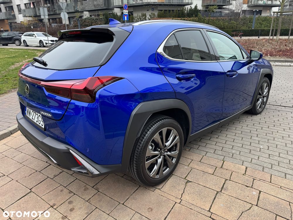 Lexus UX 300h F Sport Design - 3