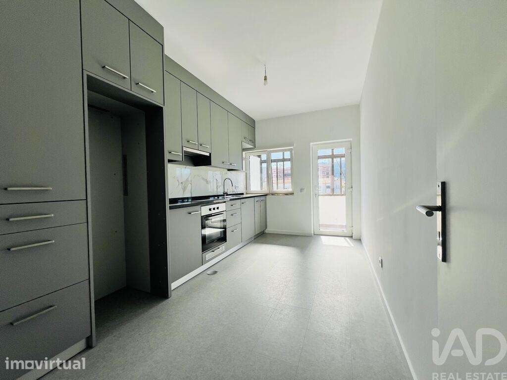 Apartamento T2 em Miranda do Corvo de 84 m2 - Grande imagem: 2/25