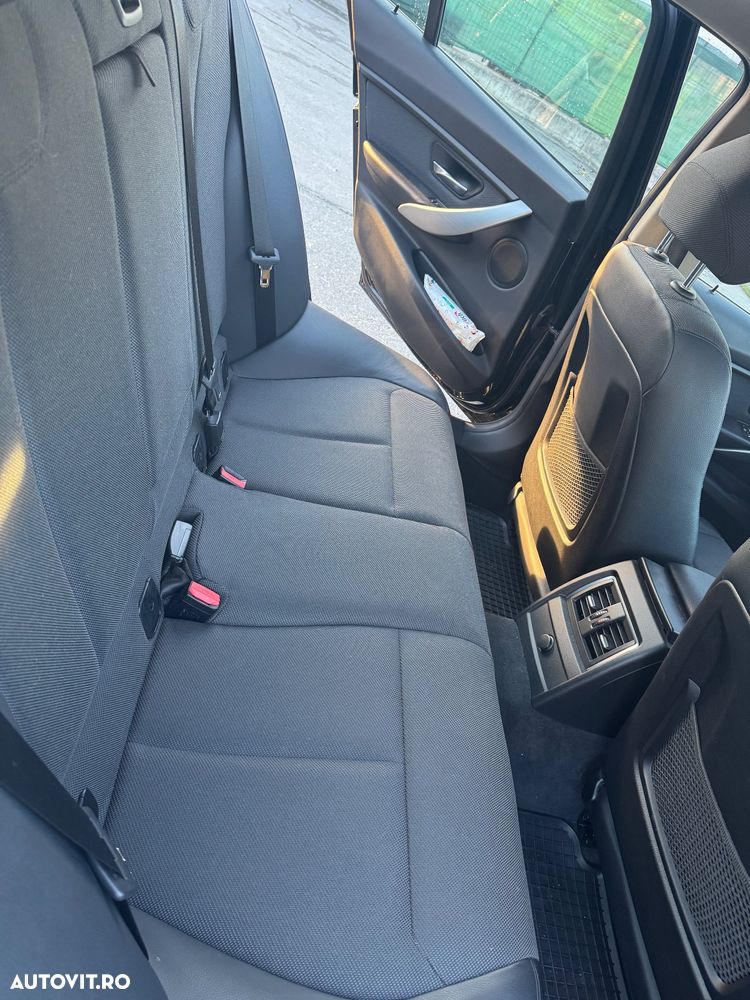 BMW Seria 3 320i AT - 10