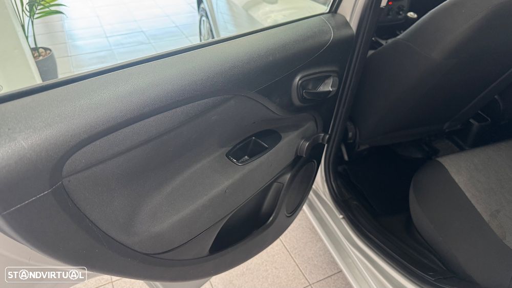 Fiat Punto 1.3 M-Jet Lounge S&S - 30