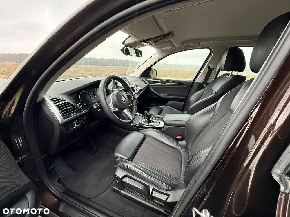 BMW X3 xDrive20i Advantage - 16