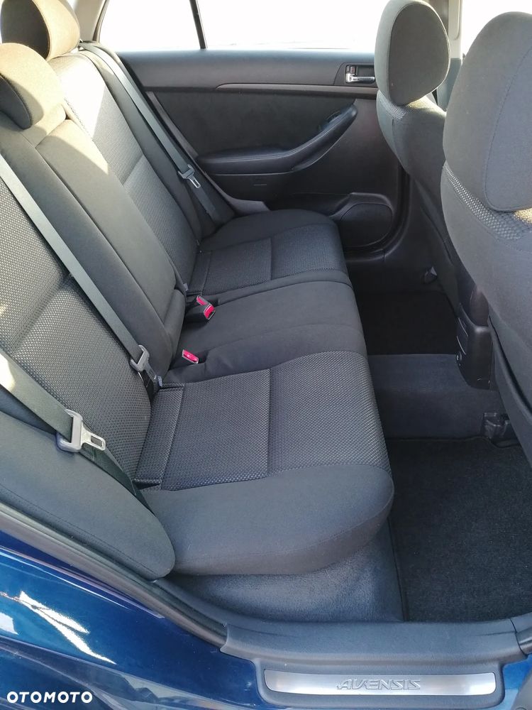 Toyota Avensis 1.8 VVT-i Combi - 12
