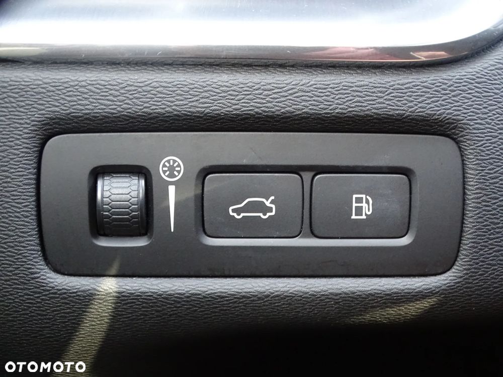 Volvo XC 60 T8 Twin Engine AWD Geartronic Momentum - 27