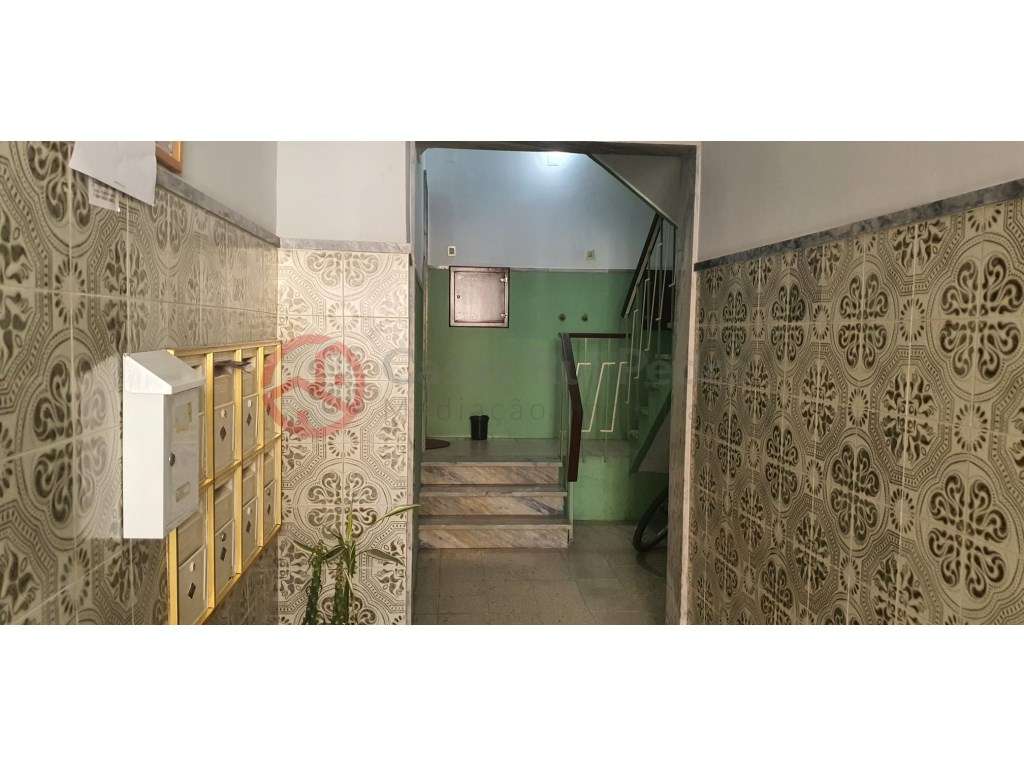 Arrenda T2 Totalmente Remodelado Open Space e Vista Desafogada no B... - Grande imagem: 2/16