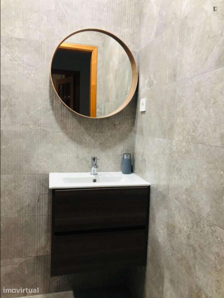 Quarto - localizado em Alameda Lisbon - Grande imagem: 4/11