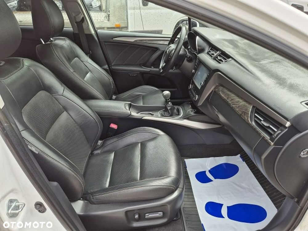 Toyota Avensis - 16