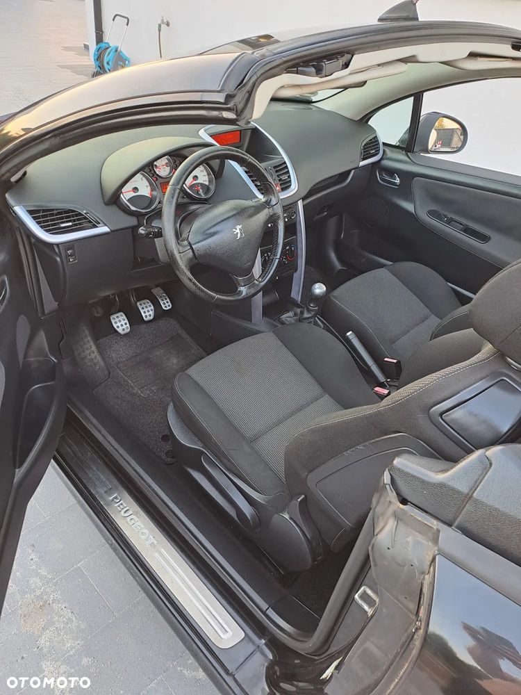 Peugeot 207 CC 1.6 Intense - 10