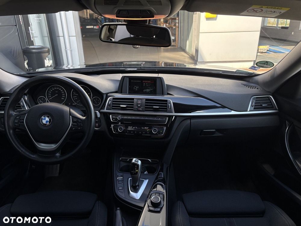 BMW 3GT 320i xDrive - 10