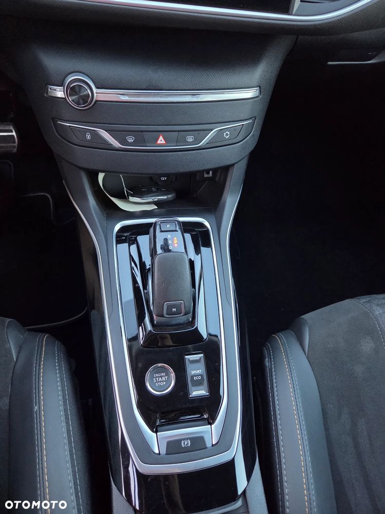 Peugeot 308 1.2 PureTech GPF Road Trip S&S EAT8 - 25