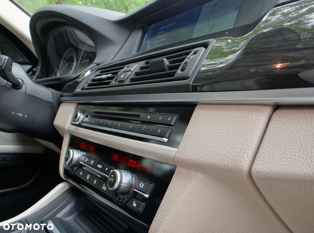 BMW Seria 5 525d - 34