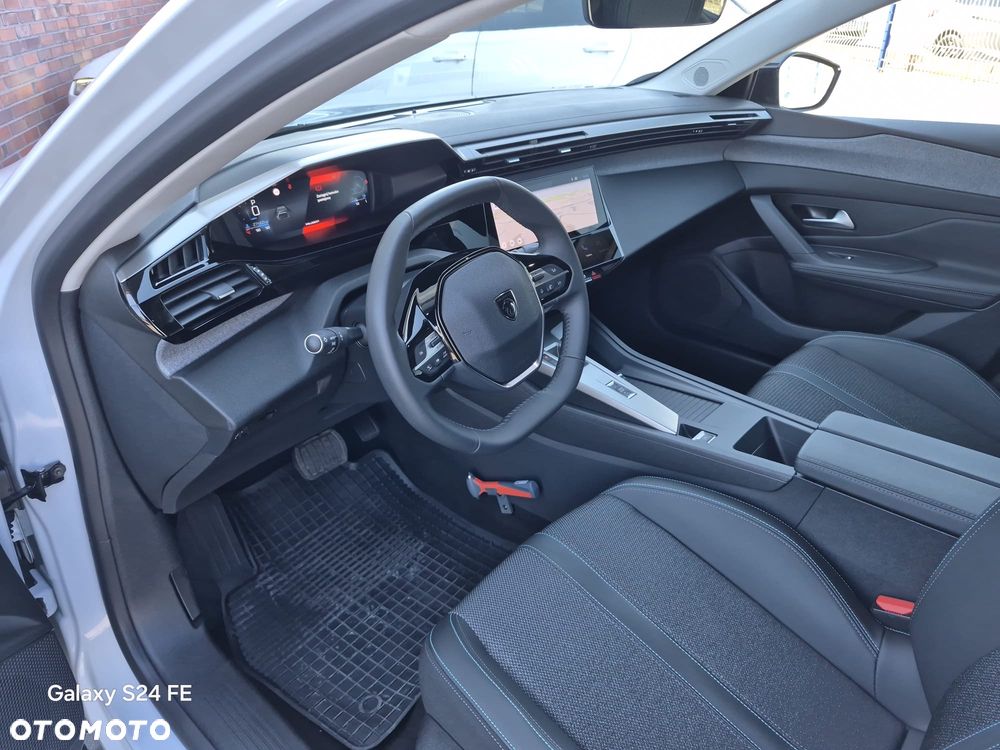 Peugeot 408 HYBRID 145 e-DSC6 Allure - 24