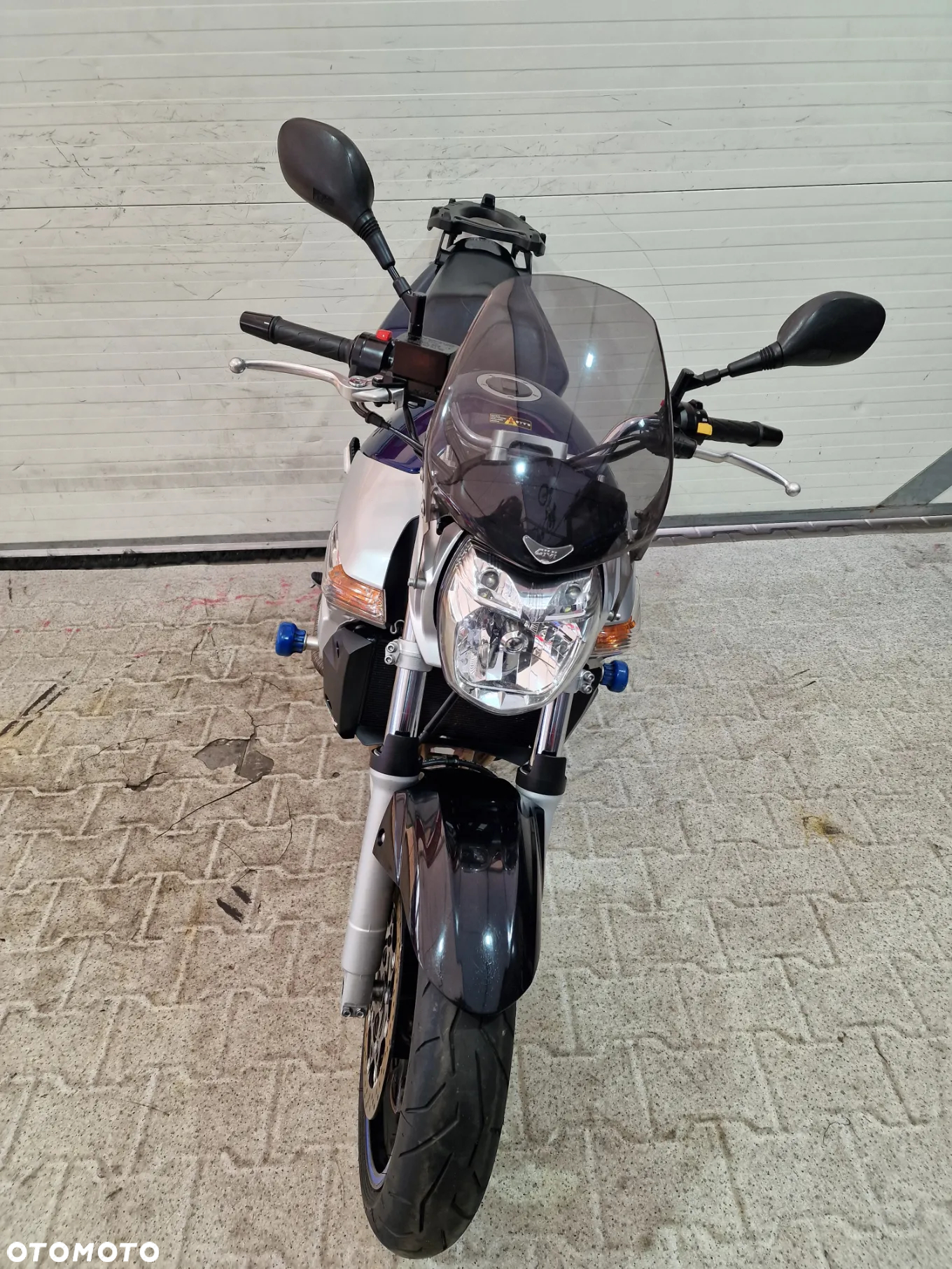 Suzuki GSR - 15