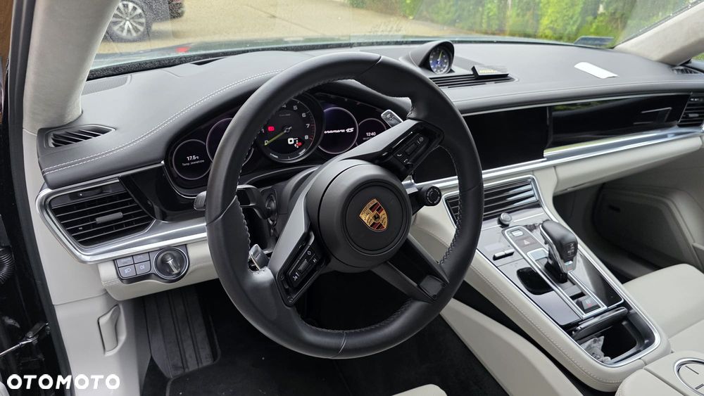 Porsche Panamera - 4