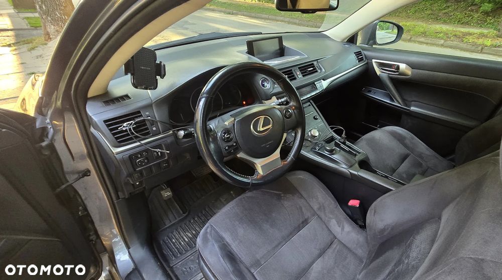 Lexus CT - 17