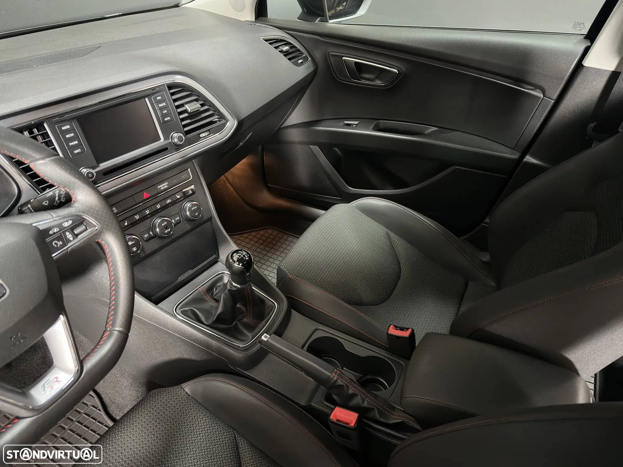 SEAT Leon 2.0 TDI DPF FR - 13