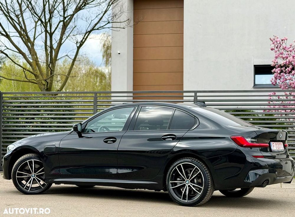 BMW Seria 3 320i Aut. Sport Line - 2