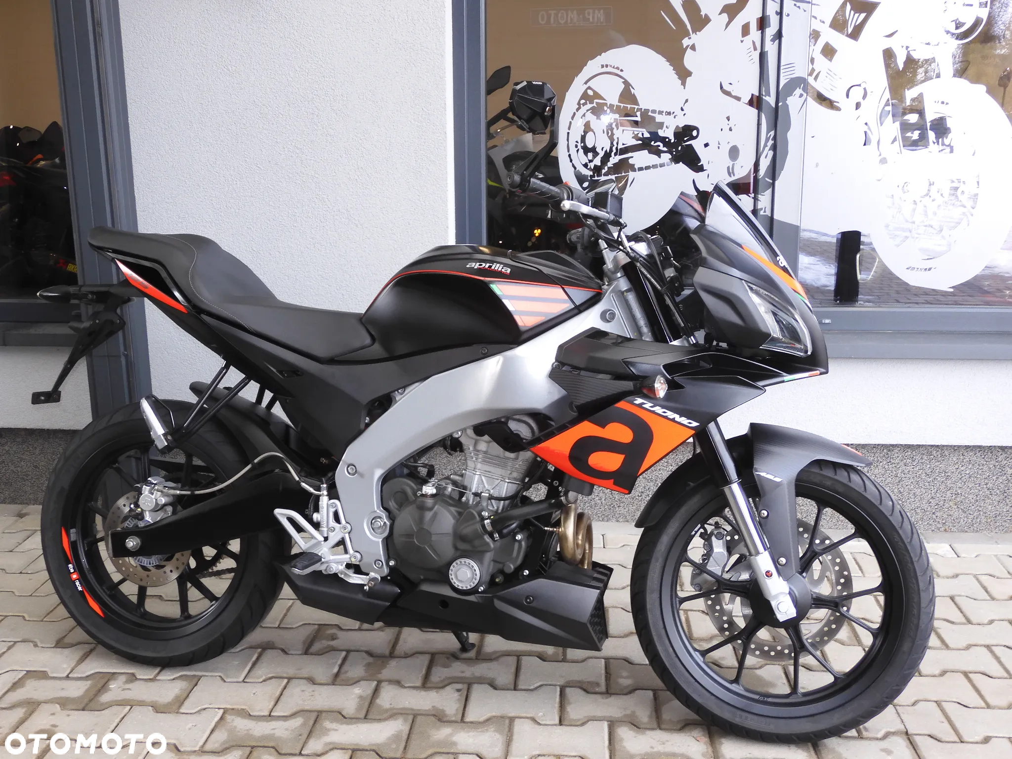 Aprilia Tuono - 6