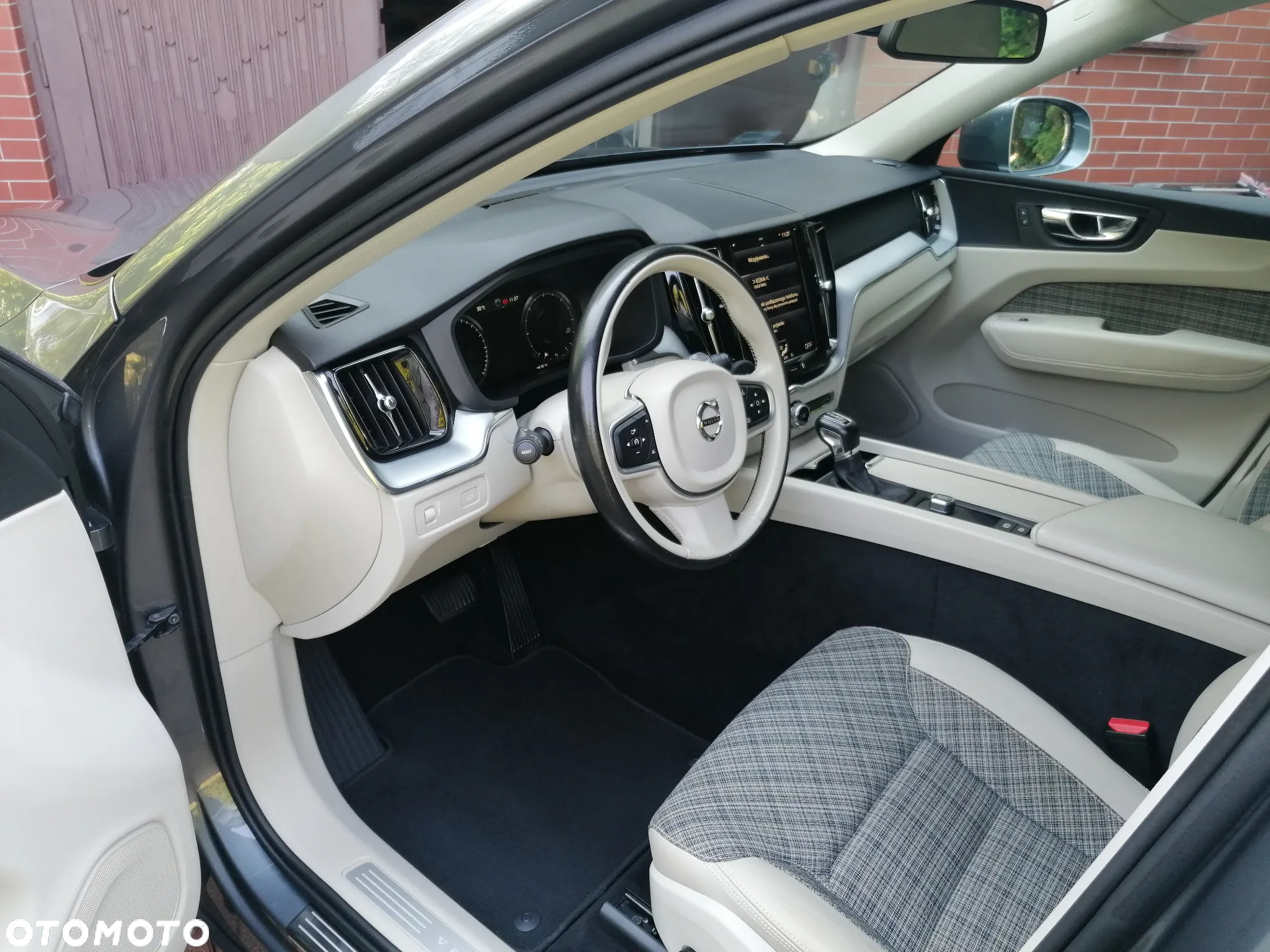 Volvo XC 60 D4 AWD Momentum - 22