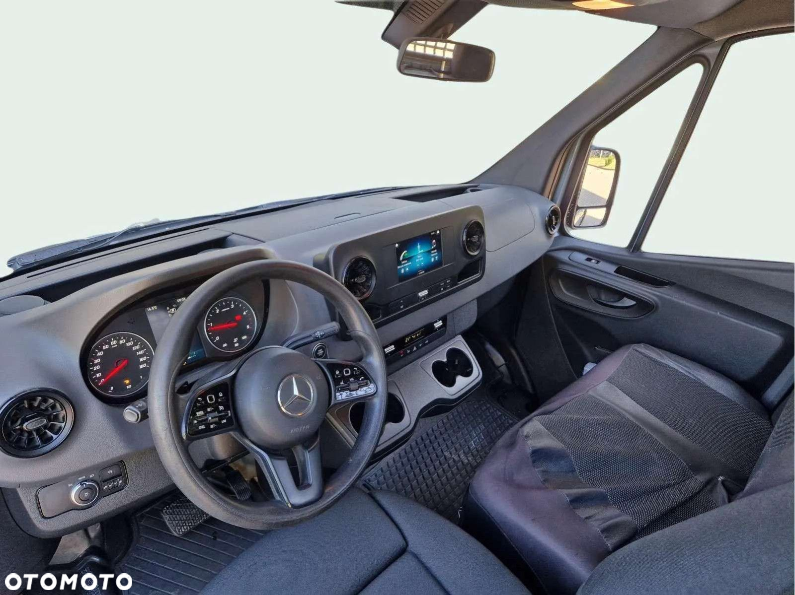 Mercedes-Benz Sprinter 910 - 9
