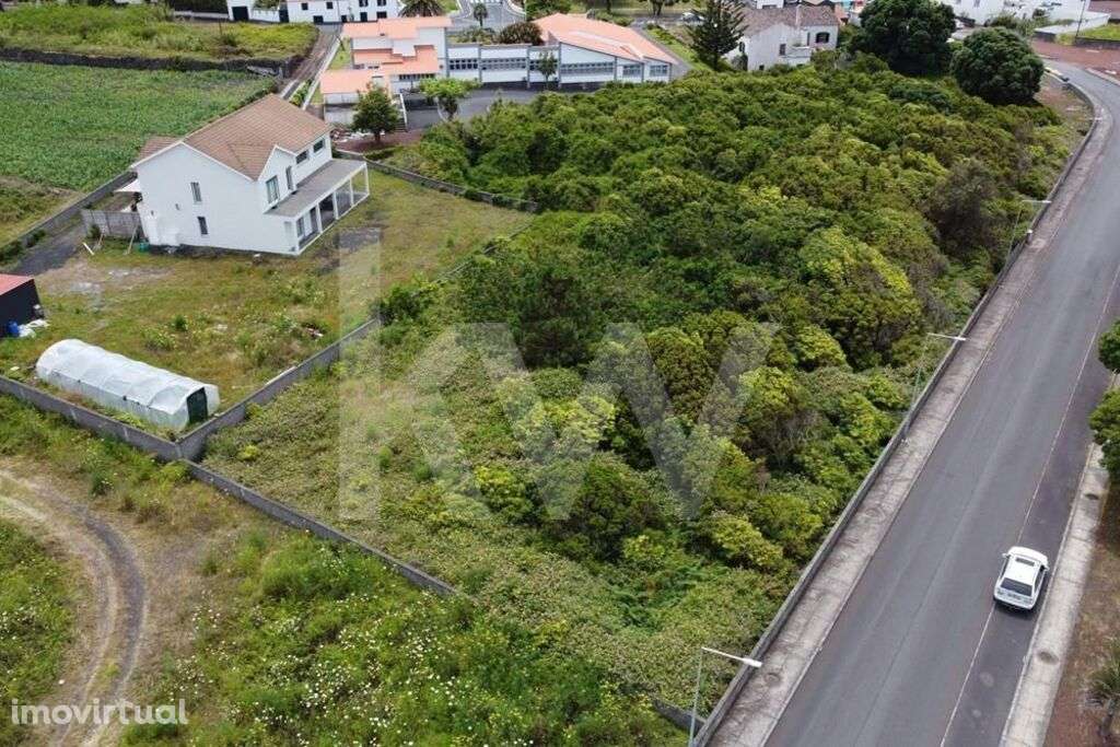 Terreno Urbanizável com 4708,05 m2 no centro da Madalena do Pico - Grande imagem: 5/8