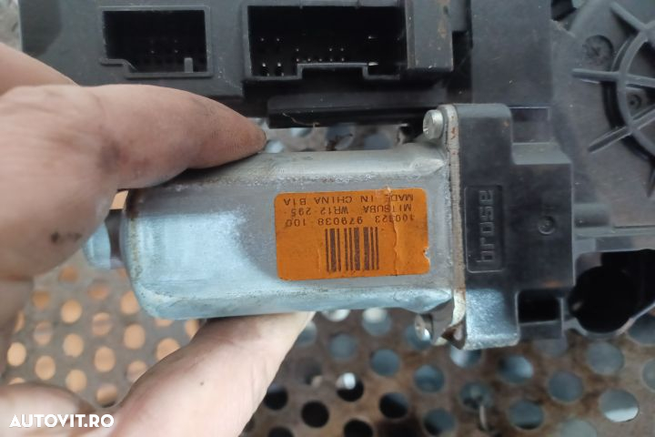 Motoras macara geam dreapta 31295171AA Volvo C30 1 [facelift] [2009 - - 4