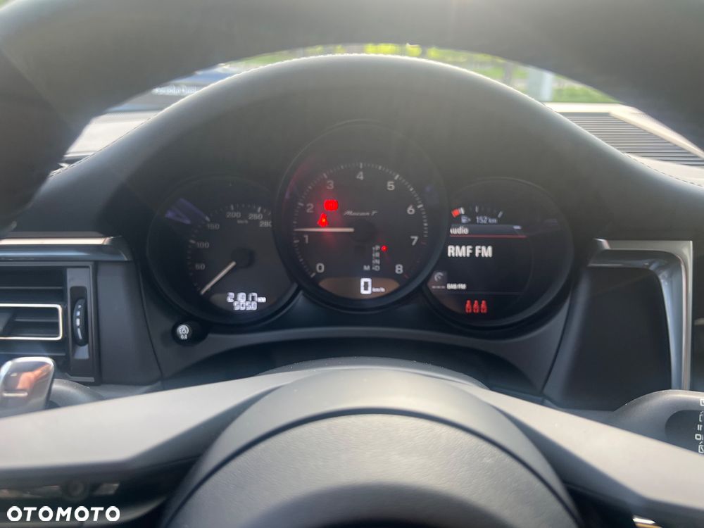 Porsche Macan T - 13