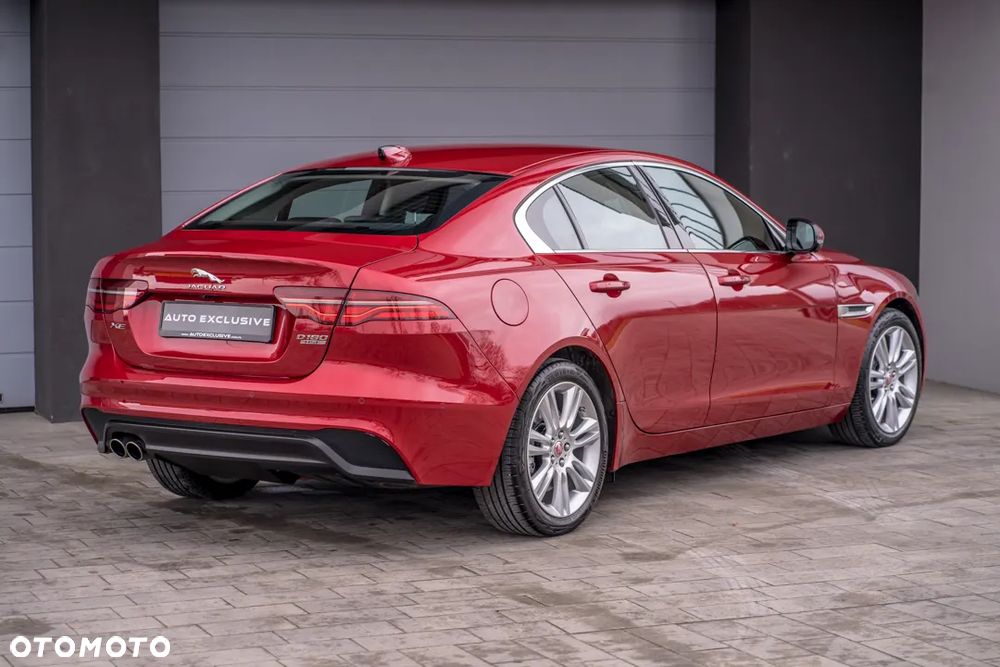 Jaguar XE 2.0 D180 HSE - 30