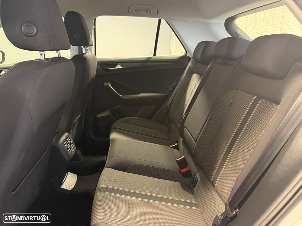 Volkswagen T-Roc 1.5 TSI Style — fotografia 17