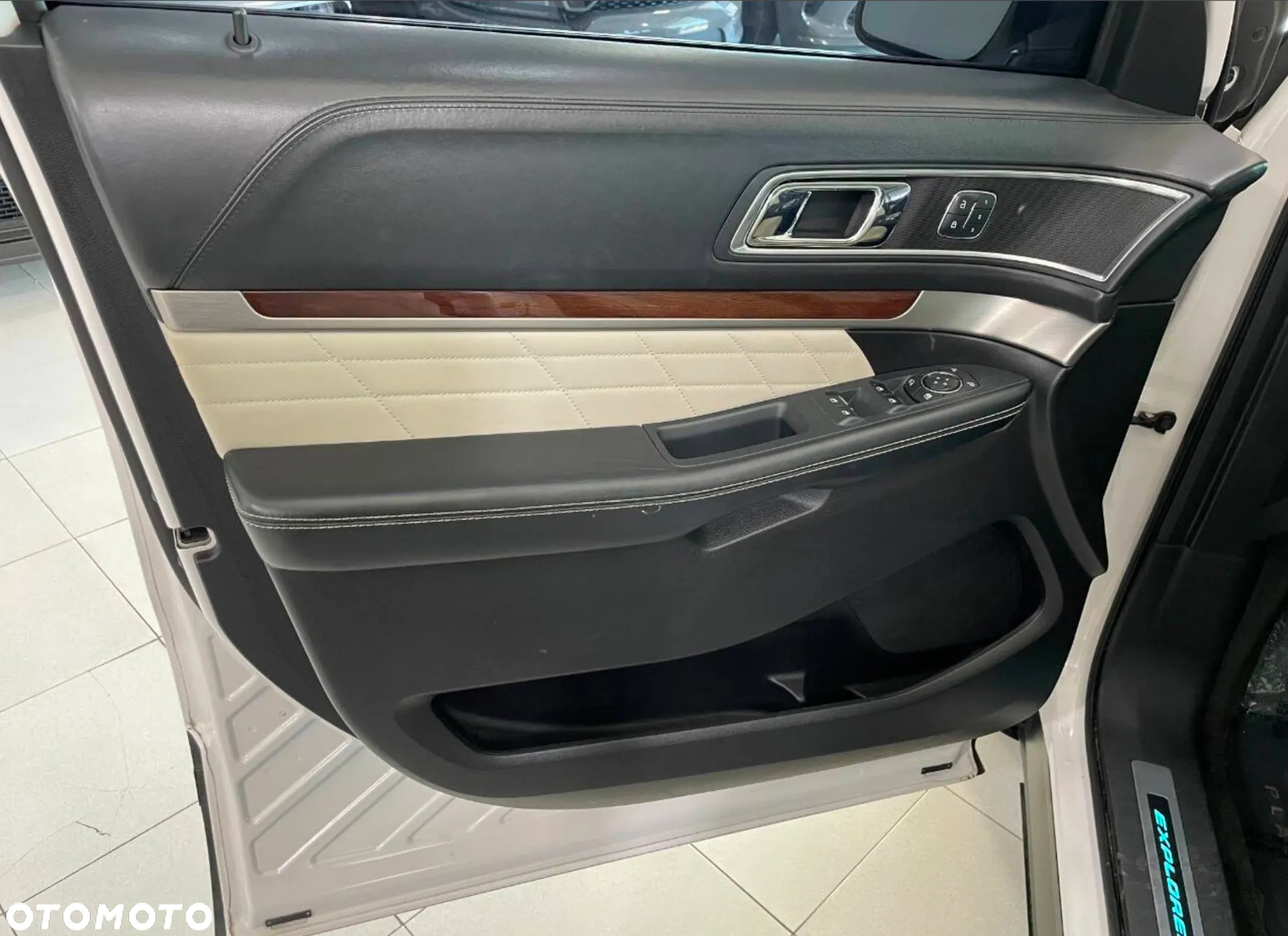 Ford Explorer - 10