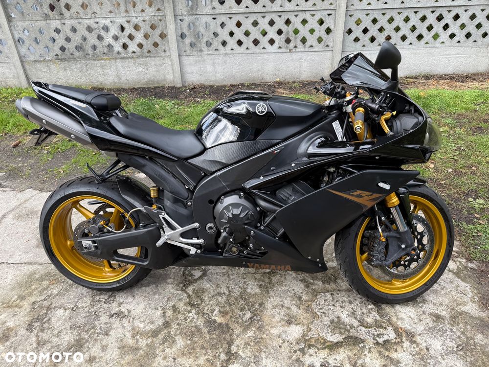 Yamaha R1 - 4