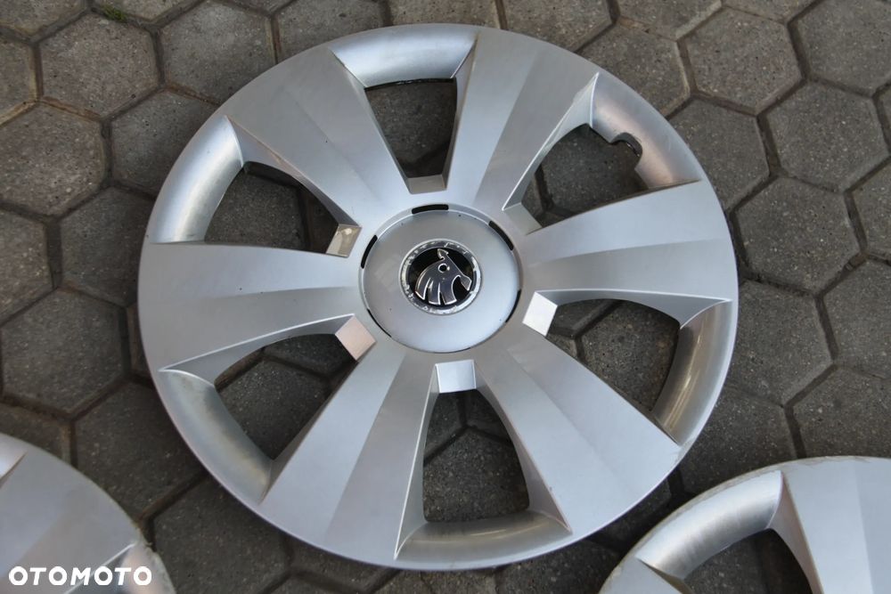 Kołpaki  Oryginalne  Skoda 15" 6V0601147C - 4
